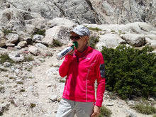 Load image into Gallery viewer, Natural 95% pure supplemental oxygen in a Portable canister, 9 Liters